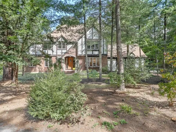 1 Georgiana Dr, Cumberland, RI 02864