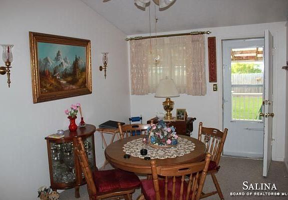 3rd image of 944 Somerset Cir