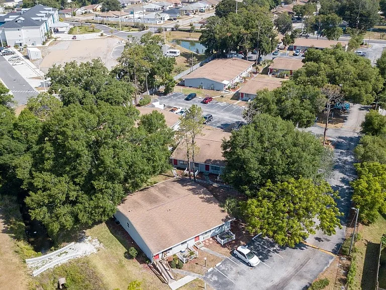 Strawberry Place Apartments — Photo 15