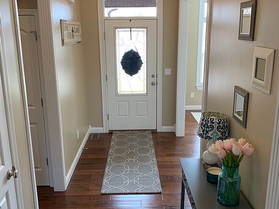 foyer w/wood flooring