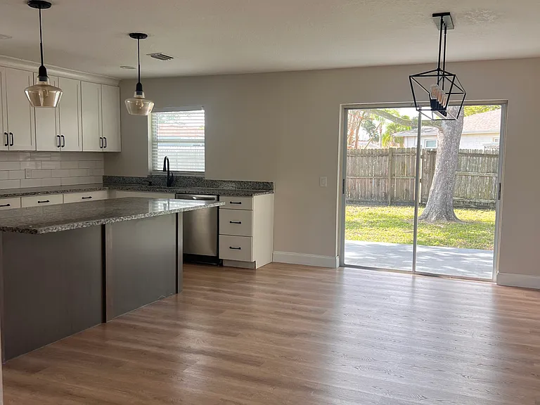 1330 Meadowbrook St — Photo 1