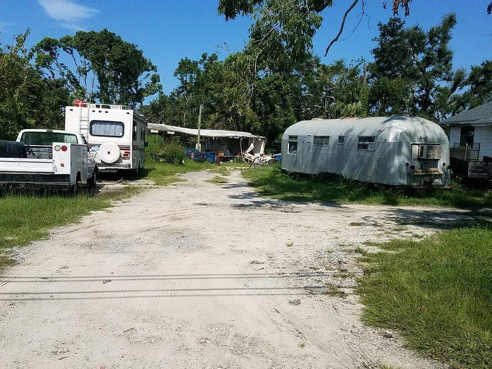 2nd image of 811 Sherman Ave