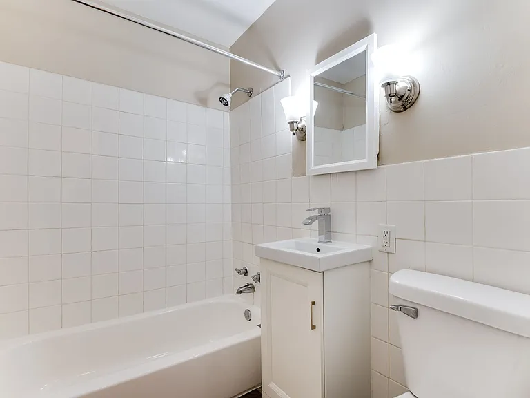 Trailway Apartments — Photo 46