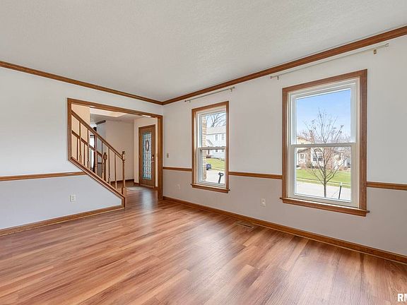 5th image of 4404 N Thornwood Ave