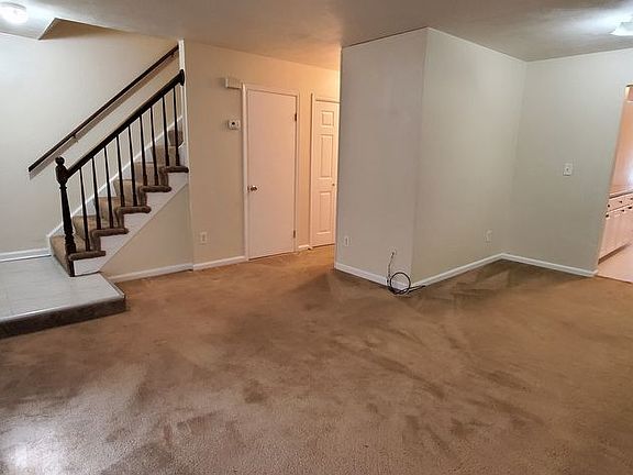 3rd image of 542 Peregrine St