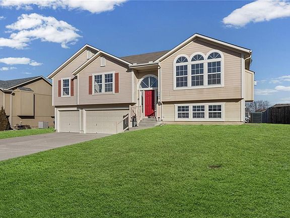 2nd image of 1300 Spruce Dr
