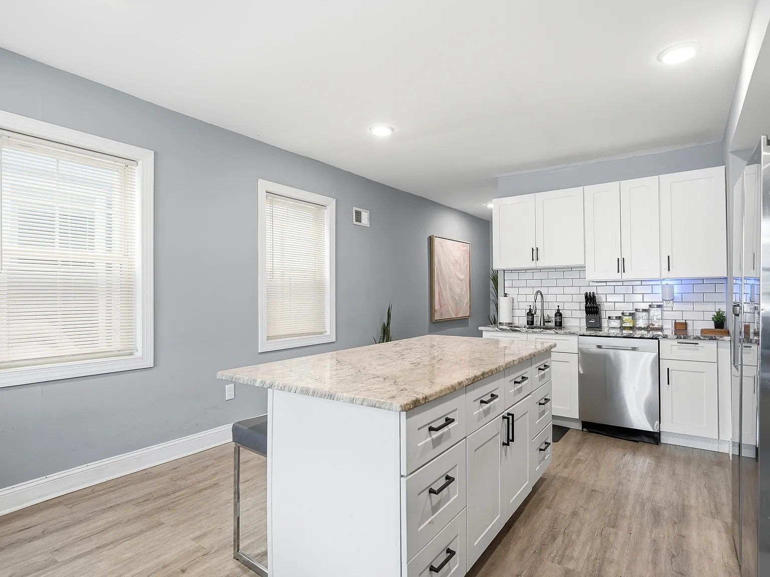 2 bed, $2,300 — Photo 4