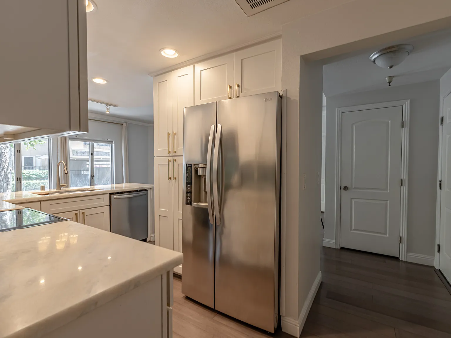 2 bed, 1089 sqft, $5,200 — Photo 3