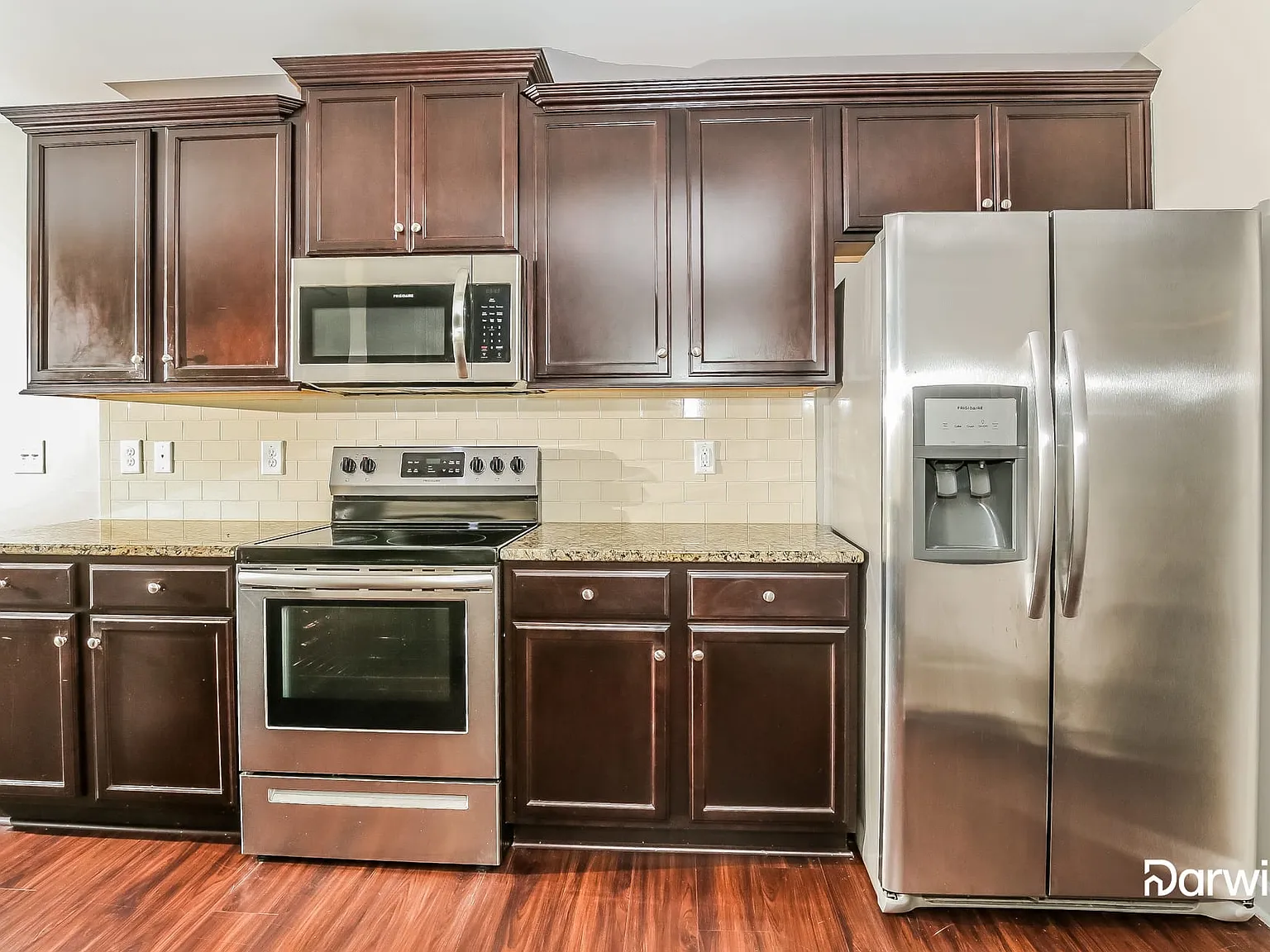 5 bed, 3.0 bath, 2496 sqft, $2,380 — Photo 4
