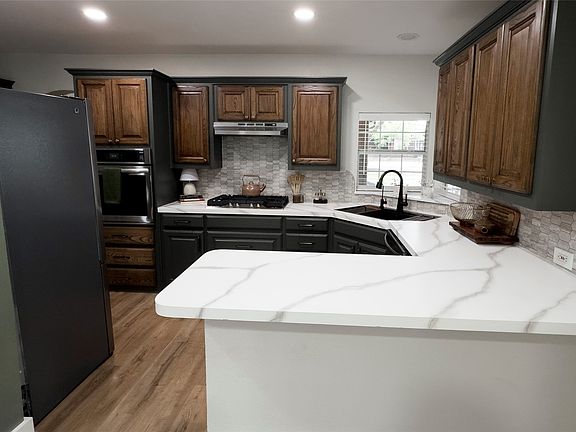 2nd image of 1016 W Collins St