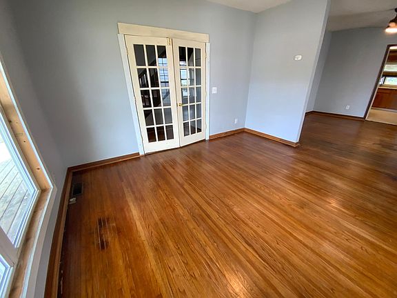 3rd image of 46 Bensyl Ave