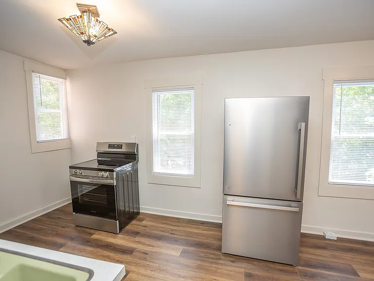 1122 E McCarty St — Photo 11