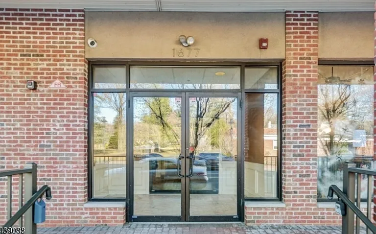 1677 Springfield Ave #13 — Photo 3