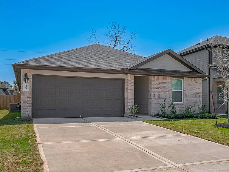 1535 Merulana Ln — Photo 1