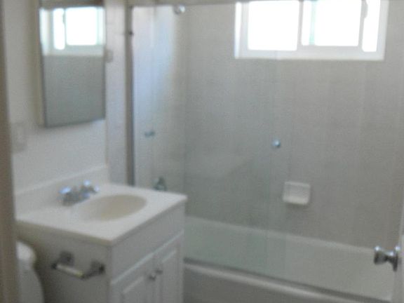 5th image of 687 Ontario Ct APT 4