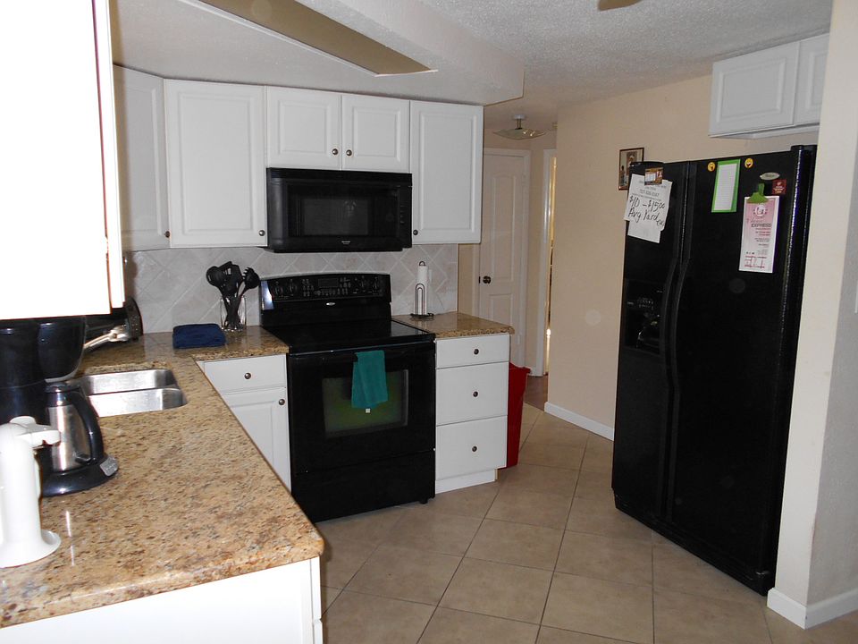 1st image of 3239 Salisbury Dr