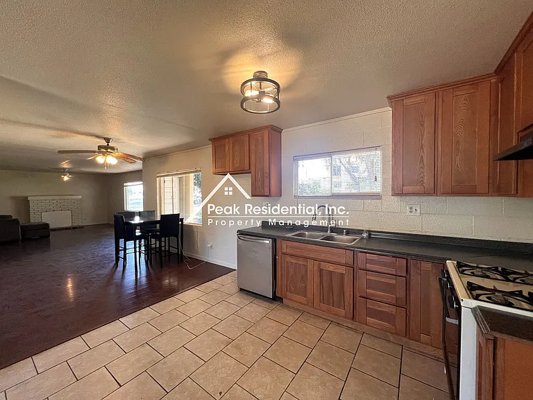 3201 Leona Cir — Photo 8