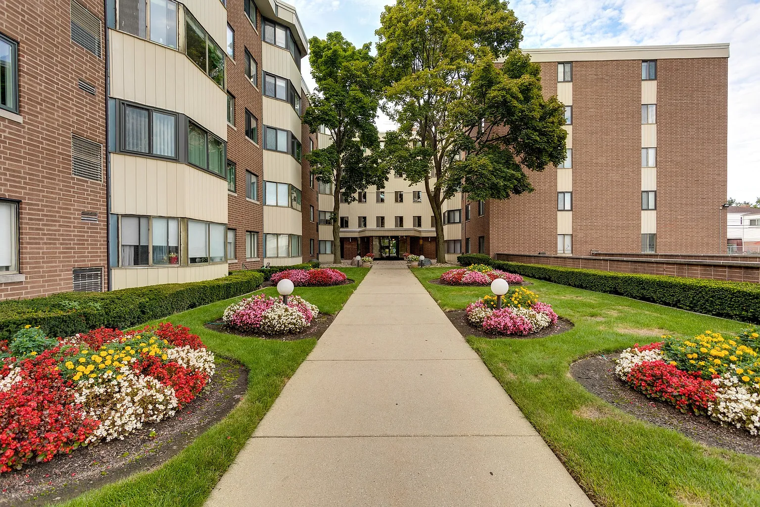 5500 Lincoln Ave Unit 100W photo 1