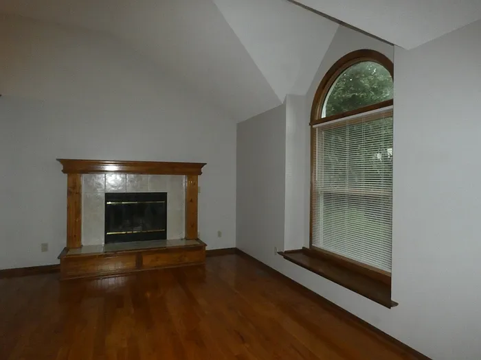 3 bed, 2.5 bath, 1538 sqft, $2,100 — Photo 3
