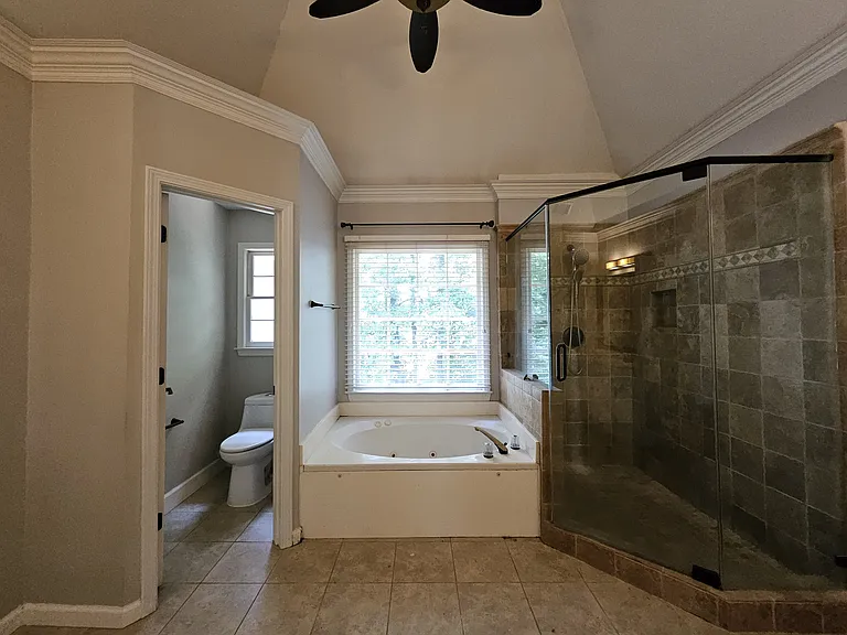 450 Eastbourne Way — Photo 16