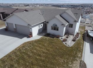 1861 Harding Pl, Bismarck, ND 58501