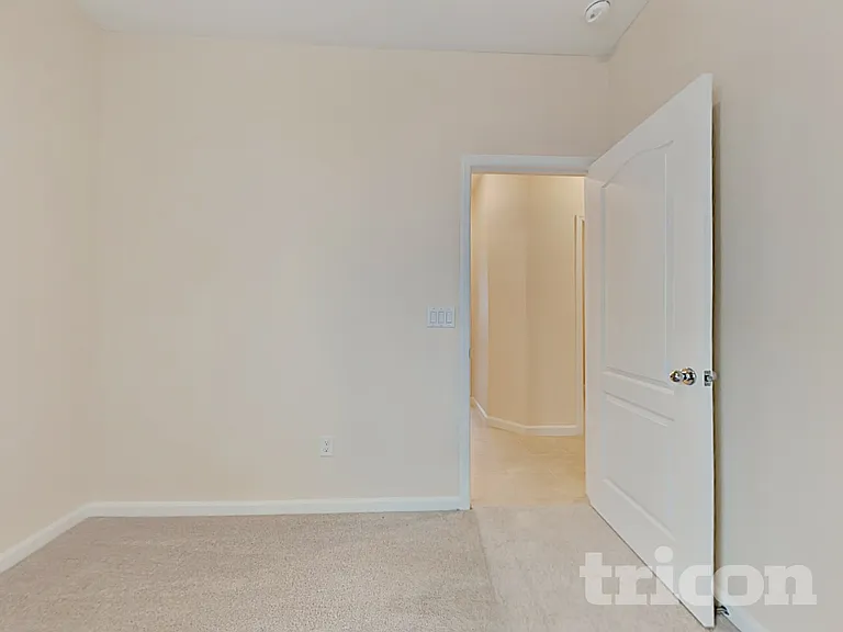 10226 Pavnes Creek Dr — Photo 37