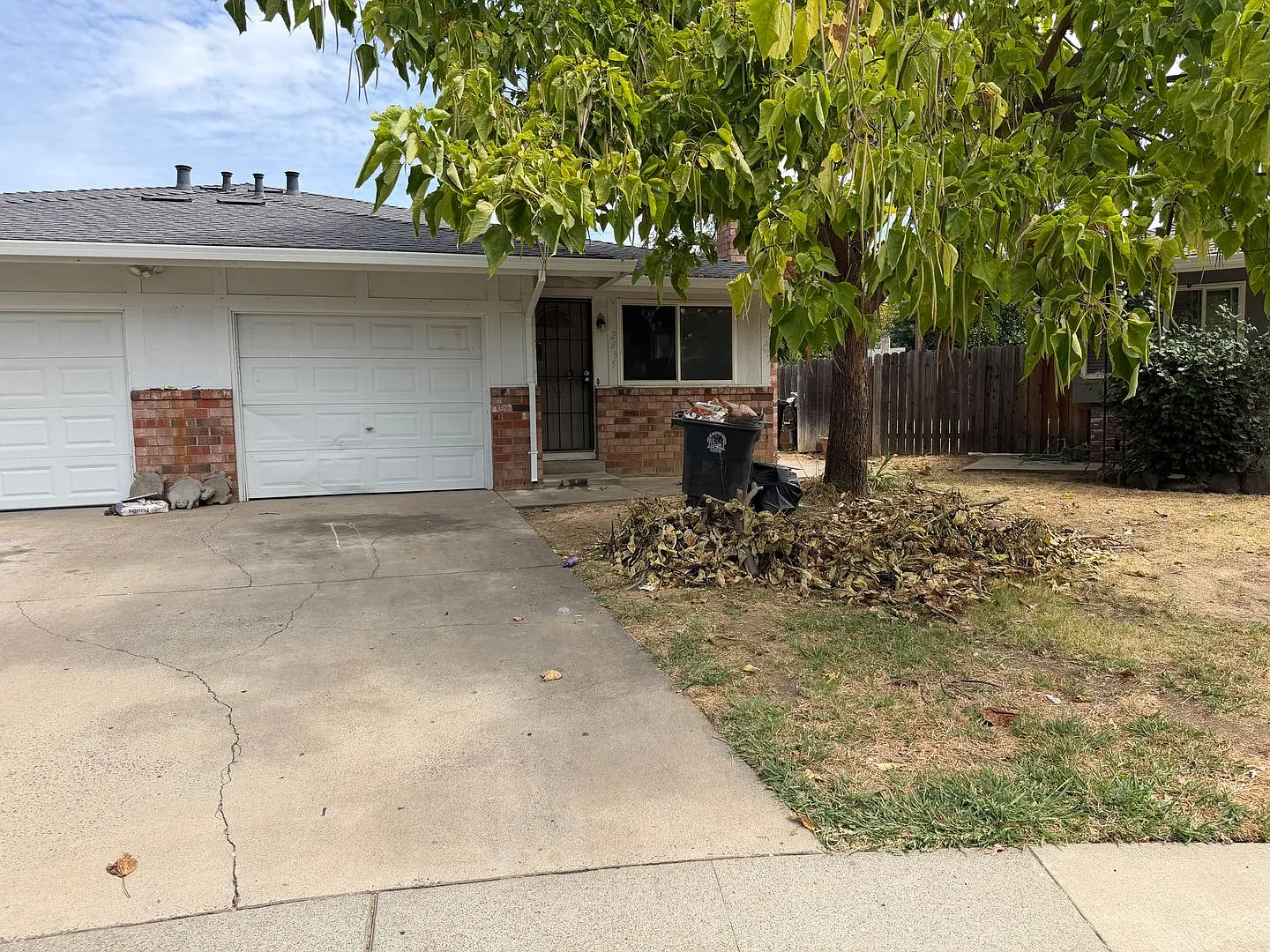 Recently Renovated 1050 soft. 3 Bedroom 2 Bathroom 1/2 Plex In Rancho Cordova For Rent — Photo 1