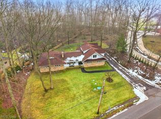 38080 Berkeley Ave, Moreland Hills, OH 44022
