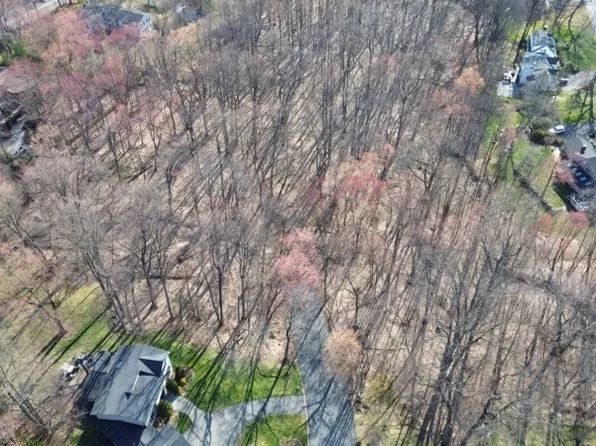 10 Deerfield Dr, Woodcliff Lake Boro, NJ 07677