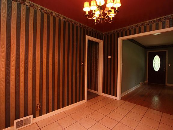 4th image of 500 Woodview Cir
