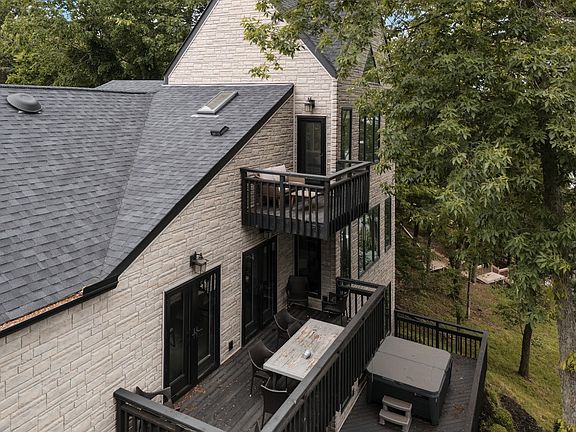 3rd image of 1225 Pebble Point Rd