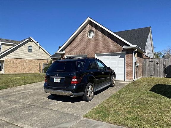 2nd image of 32 Pampas Dr