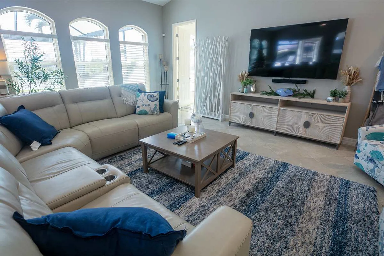 5 bed, 3.0 bath, 3218 sqft, $10,218 — Photo 3
