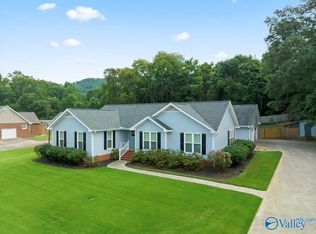 5505 Cedar Mill Dr, Guntersville, AL 35976