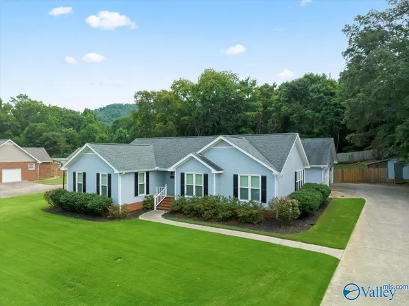 5505 Cedar Mill Dr, Guntersville, AL 35976