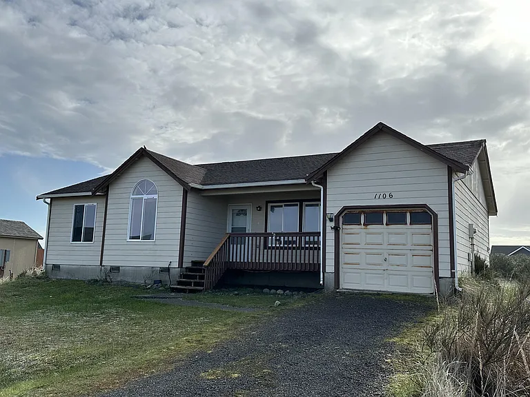 1106 Fairwood Dr SW — Photo 1
