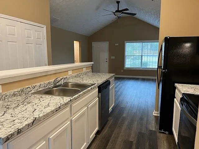 5200 Alexander St — Photo 8