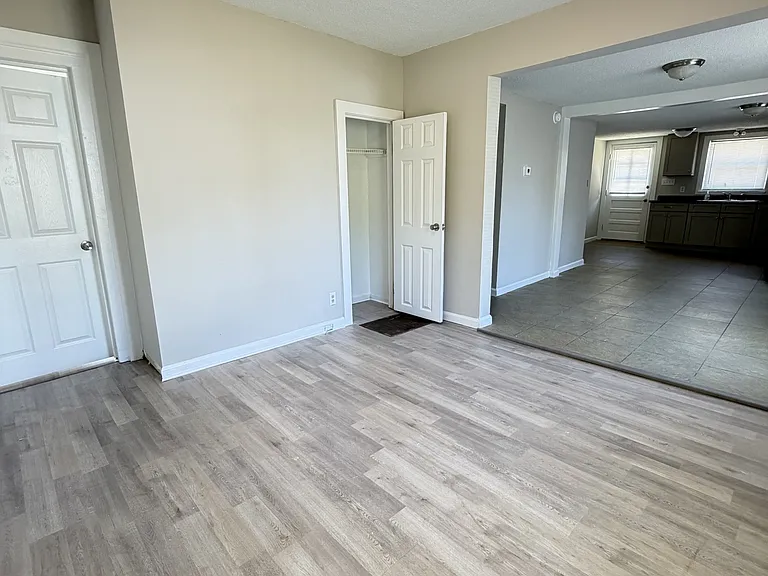 919 N Walnut St — Photo 9