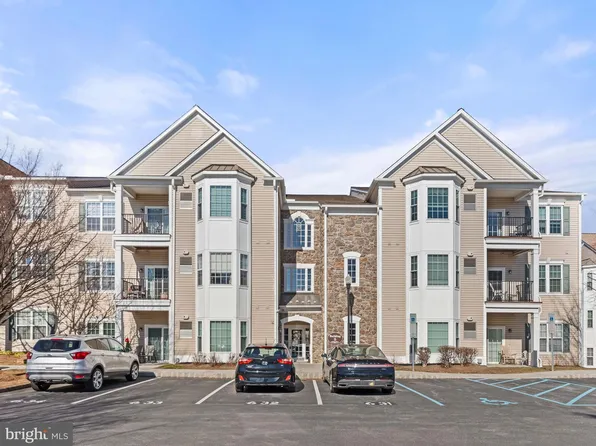 522 Creekside Dr, Brookhaven, PA 19015