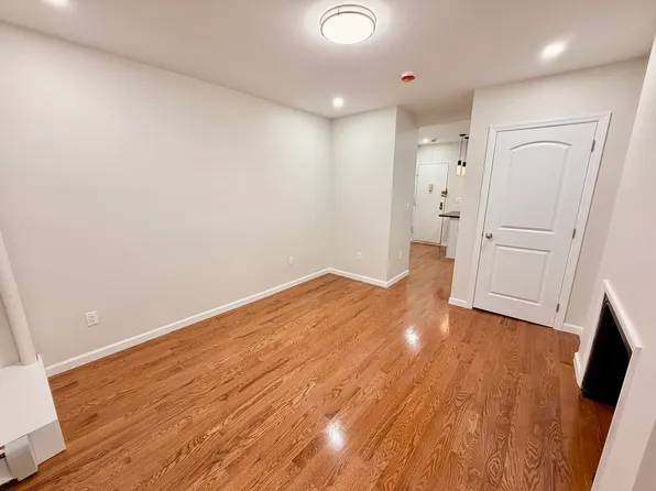 213 East 25th Street image 5 of 7