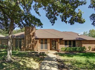 1721 Rock View Ct, Fort Worth, TX 76112