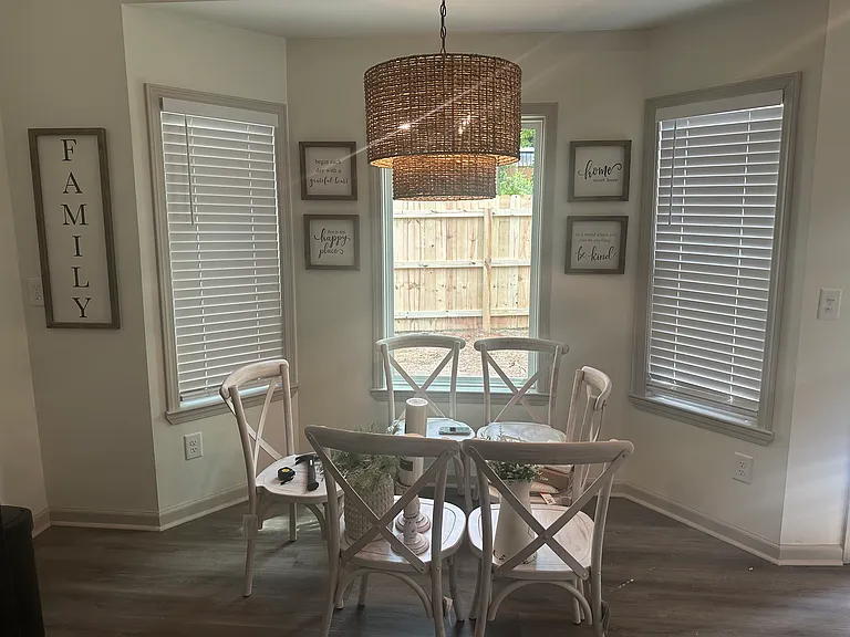 207 Walton St — Photo 12