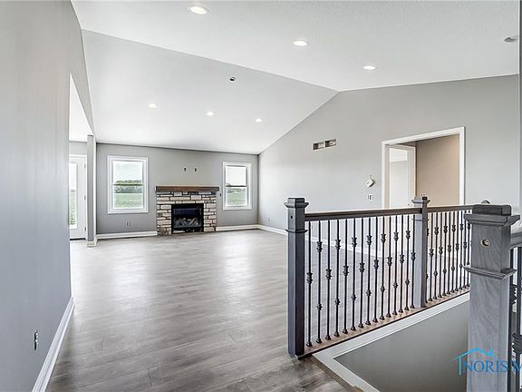 4th image of 9265 Hiegel Dr