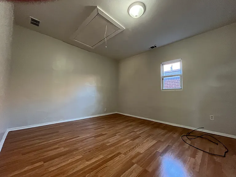 2340 Broadway Ave #2 — Photo 9