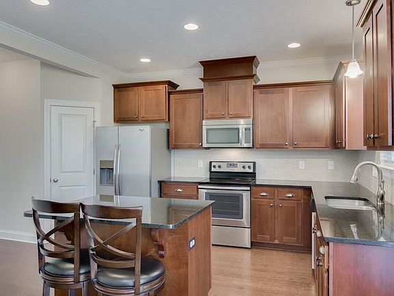 4th image of 266 Palamon Drive