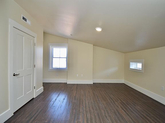 5th image of 101 Peete St #15990568