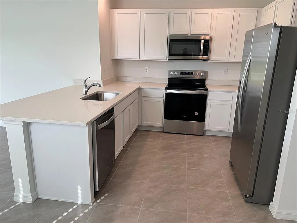 3 bed, 2.0 bath, 1516 sqft, $2,400 — Photo 3