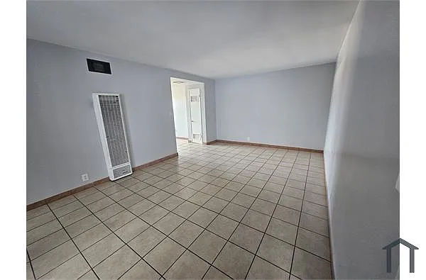 Building Photo - 108 E 47th Pl