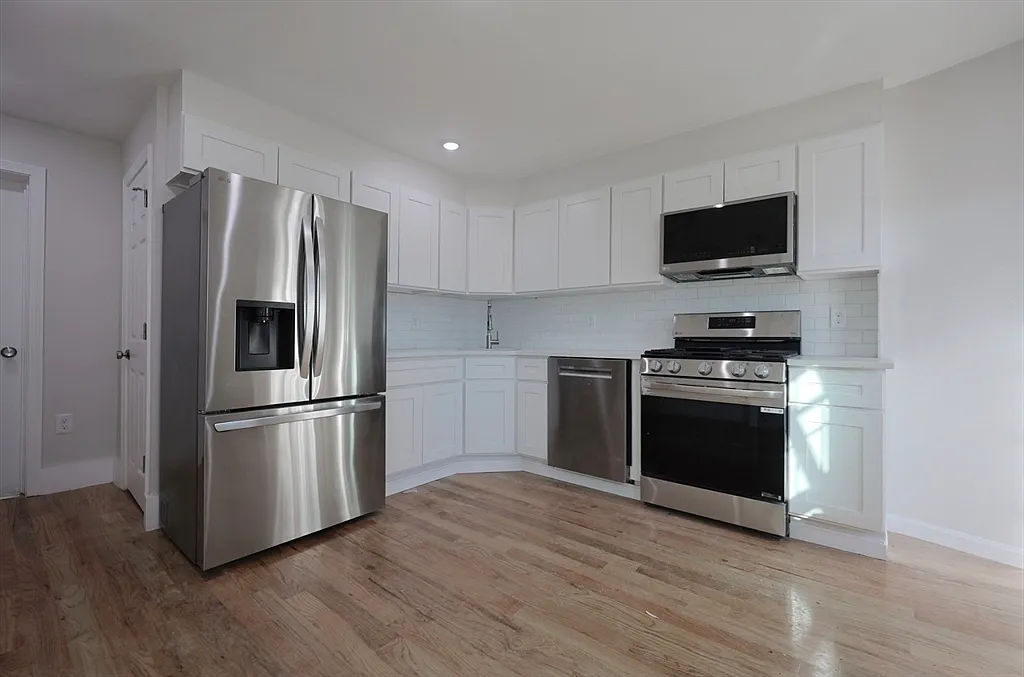 4 bed, 1200 sqft, $4,200 — Photo 1