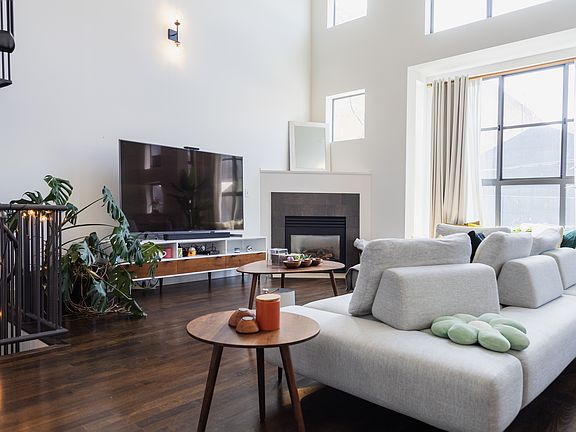 Main Level / 2nd Floor: Living room